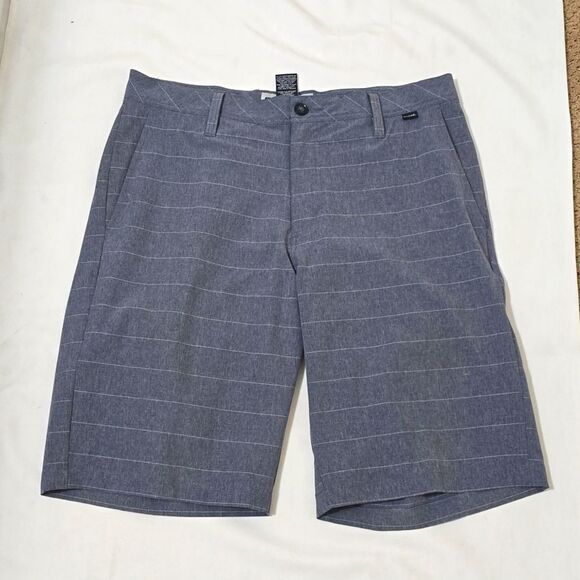 Travis Mathew Gray Striped Performance Golf Stretch Shorts Size 34 - Picture 1 of 8